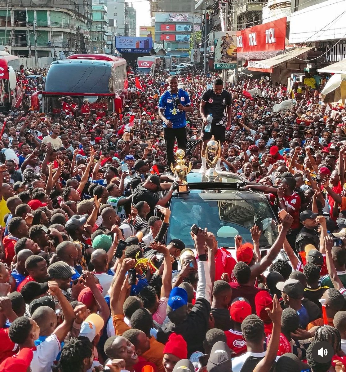 MickyJnr__'s tweet photo. Dar es Salaam is painted red and white today! 🇹🇿✨

Simba SC fans have taken over the city as they celebrate in incredible fashion after their latest Cup victory over Azam.

What a day for the Wekundu wa Msimbazi faithful! ❤️🤍

#AfricanFootball #NguvuMoja https://t.co/5FO720lthT