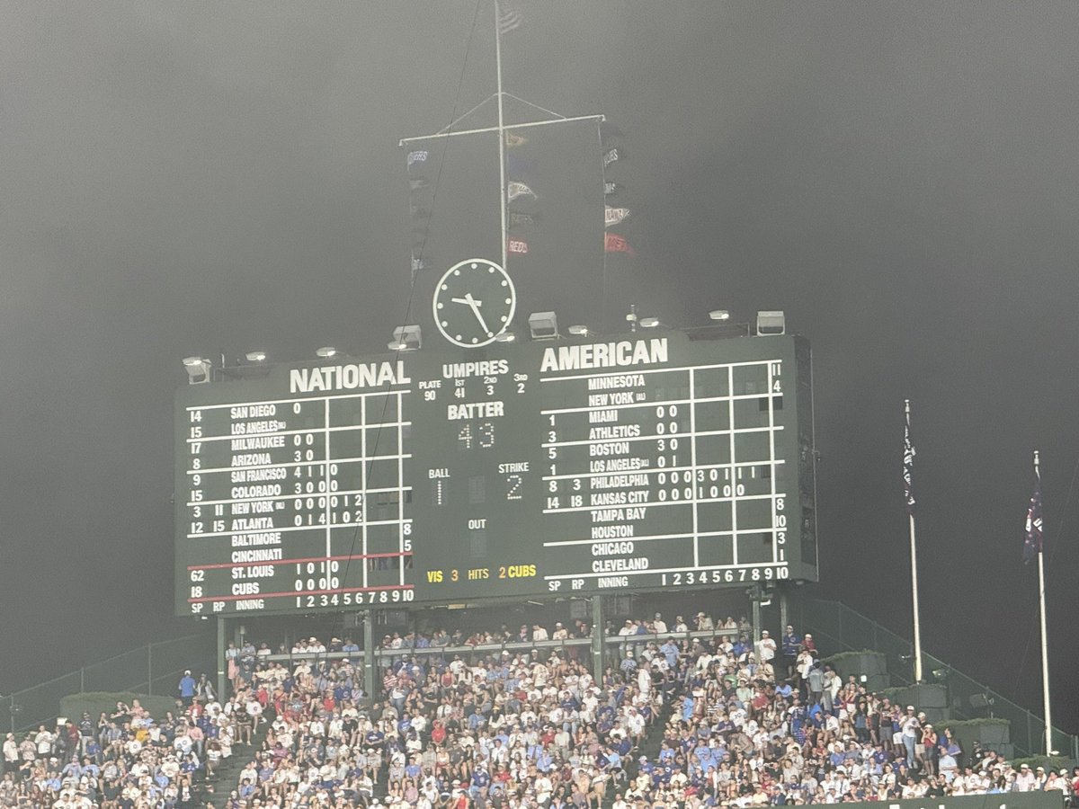RobbyTC_'s tweet photo. The Fog Game at Wrigley https://t.co/Pfdac7TB7s