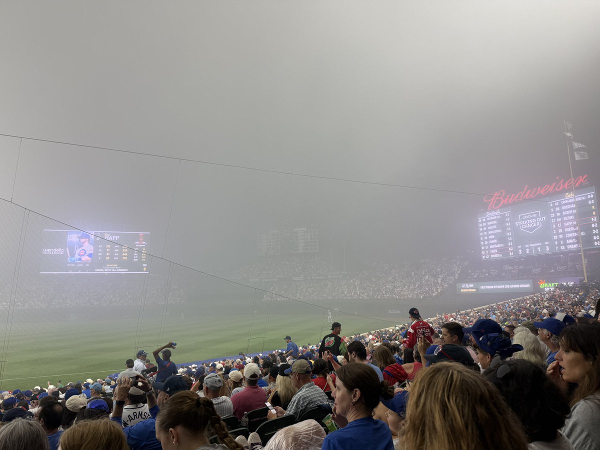 RobbyTC_'s tweet photo. The Fog Game at Wrigley https://t.co/Pfdac7TB7s