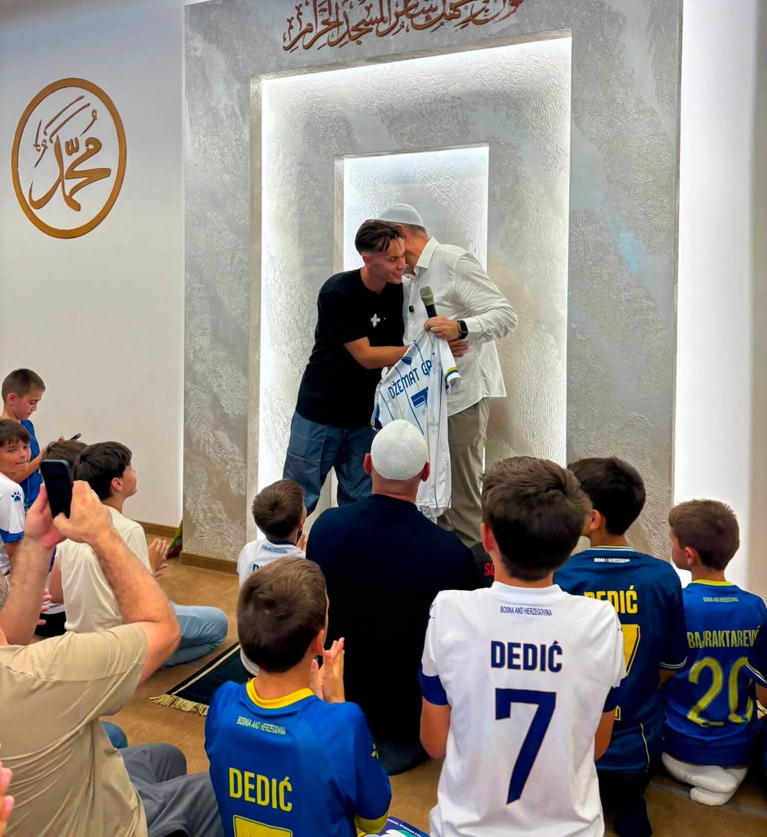 cirijab43791's tweet photo. Amar Dedić visiting a Bosniak mosque in Graz (Austria) https://t.co/C1a7auXHSR