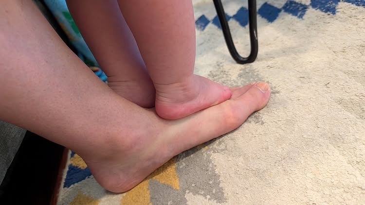 pulseby_M's tweet photo. whyyyy do toddlers do this https://t.co/uaNvDdvhkz