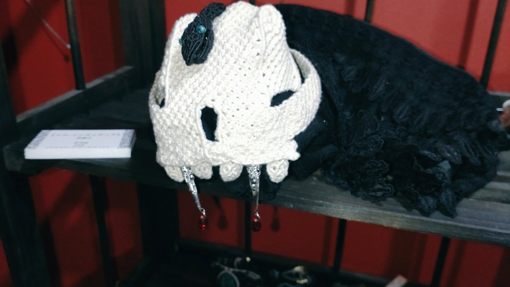 20mbhong's tweet photo. GallerycafeBar冥
@cafeBarmei
公募展【ドアを叩く音がする夜更け】初日訪問。
各作家様の表現が素晴らしい。物販もドローイングやアクセサリーなど多数有りました。 https://t.co/aByzNmEVfM