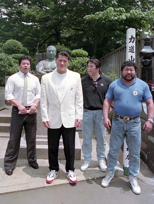 allan_cheapshot's tweet photo. #OnThisDay in 1989: Antonio Inoki visits grave of Rikidōzan with Tatsumi Fujinami, Riki Choshu &amp; Masa Saito. https://t.co/AUYl7J5f5L