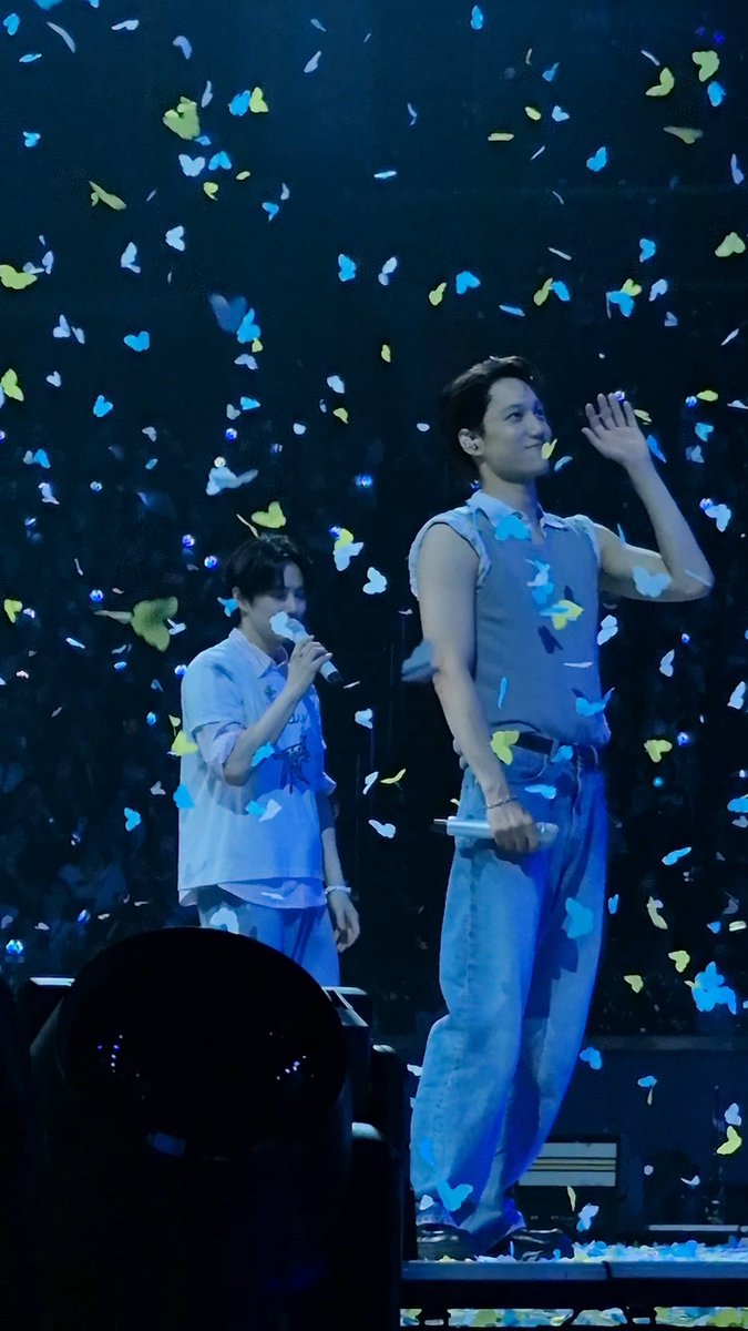 kaejay29's tweet photo. I wanna cry. Finally after almost a year. Huhuhu. I miss you so much. Ilysm, Kim Jongin. 🥺🫶

#EXhOrizoninManila #EXhOrizoninManilaD2 https://t.co/dfOPTQ937Q