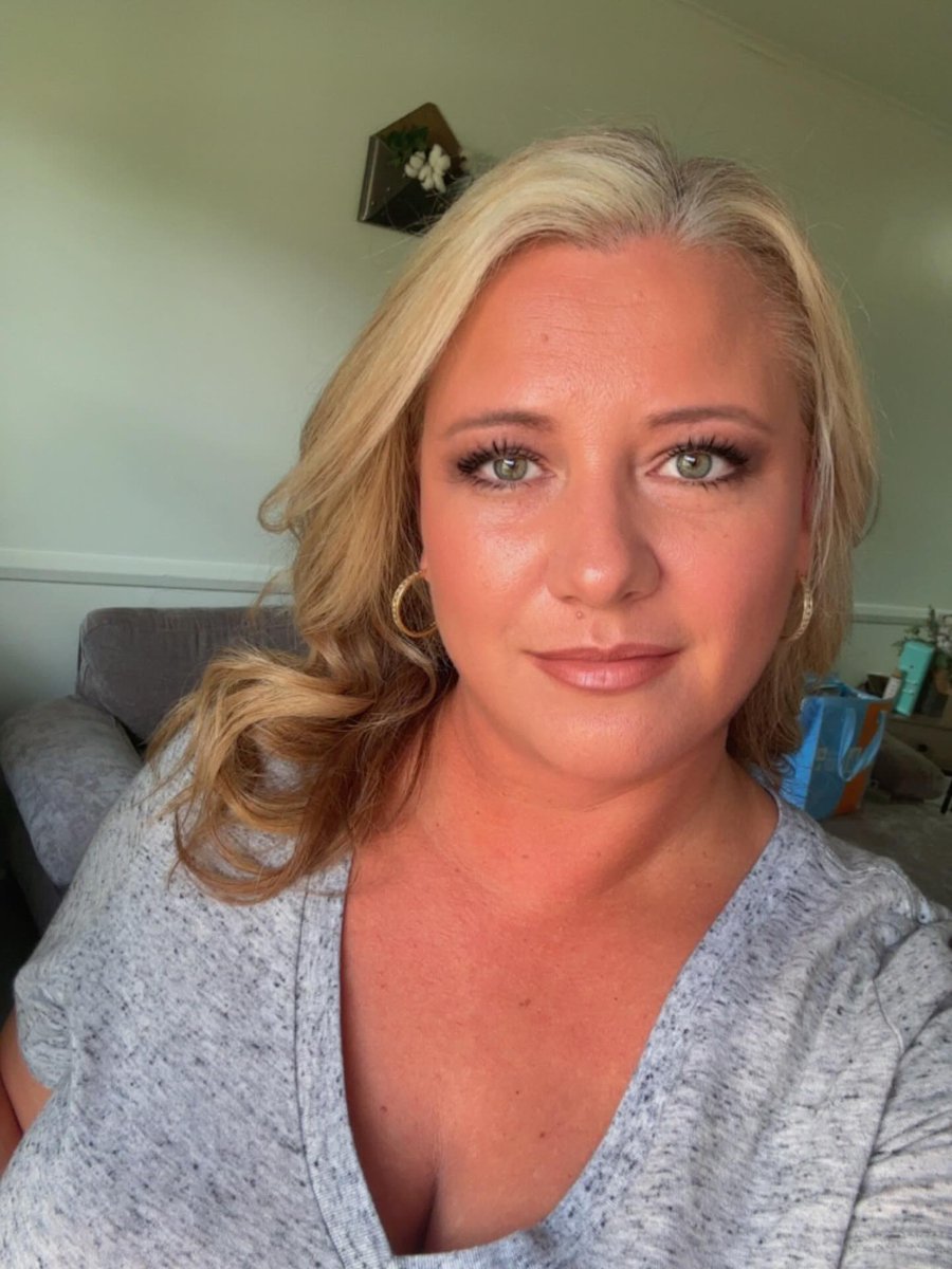 DebraLewisX's tweet photo. Do you think I'm worth fucking? https://t.co/Izsx3583c1