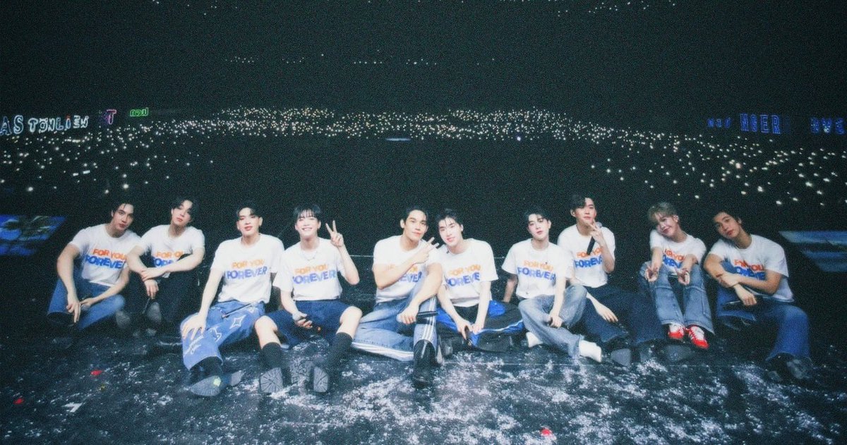 bbasjtrTH's tweet photo. LAST MEMORY WITH FOUREVER YOU 🤍

#FoureverYouFarewellParty
#บาสเด็กอ้วนที่แท้จริง #bbasjtrs
#แม็กกี้บาส #maxkybas
#โจฮันนอร์ธ #JohanNorth
#6CODE

私たちを巡り合わせてくれた、すべてのご縁へ。

**『Fourever You ～Because Love Leads the Way～』**へ、心からありがとう。

物語の始まりからずっと待ち続けてくれた原作ファンの皆さん、キャストそれぞれを応援してくださるファンの皆さん、そして心を開いてこの作品を愛してくださったすべての視聴者の皆さん。

この作品のおかげで、私たちは出会うことができました。🤍

最初は見知らぬ者同士だった私たちが、今では笑顔も涙も、たくさんの思い出も分かち合える大切な存在になりました。

この旅の中で、私たちは始まりを見届け、成長を見守り、別れを経験し、そして愛するキャラクターたちの新たな一歩も一緒に見届けました。

今、彼らはそれぞれの世界で幸せに生きています。

物語の中でも、そして小説のページの中でも。📖✨

そして私たちも、それぞれの道を歩き続けながら、キャストの皆さんが新しい作品や新しい役で輝いていく姿を、これからも応援していきます。🌱

この旅を共に歩んでくださったすべての皆さん、本当にありがとうございました。

キャラクター、キャスト、そして作品に関わるすべての方々へ、たくさんの愛と応援を届けてくださり、本当にありがとうございます。🫶🏻

すべてのキャラクターを愛してくださって、ありがとうございました。

すべてのキャストを愛してくださって、ありがとうございました。

そして何より、このプロジェクトをただのドラマではなく、多くの人の心に残る、かけがえのない大切な思い出にしてくださったことに、心から感謝しています。

今日、それぞれの未来へ向かって歩き始めることになりますが、どれだけ時間が経っても、**『Fourever You ～Because Love Leads the Way～』**が私たちに残してくれた思い出は、きっとこれからもずっと心の中で生き続けると信じています。

私たちを出会わせてくれたすべてのご縁に、ありがとう。

皆さんと出会えて、本当に幸せでした。

どうかこれからも、お元気で。幸せでいてください。🤍

いつか彼らが恋しくなったら、ぜひまた WeTV で、彼らの物語に会いに来てください。🌻

From,
Bas真正的小胖子

#bbverpj #tonliewmtp
#บีเวอร์ต้นหลิว #BeverTonliew
#pie_saran #golfpasatorn
#พายกอล์ฟ #PieGolf
#ngernnn #oattrttt
#เงินโอ๊ต #NgernOat