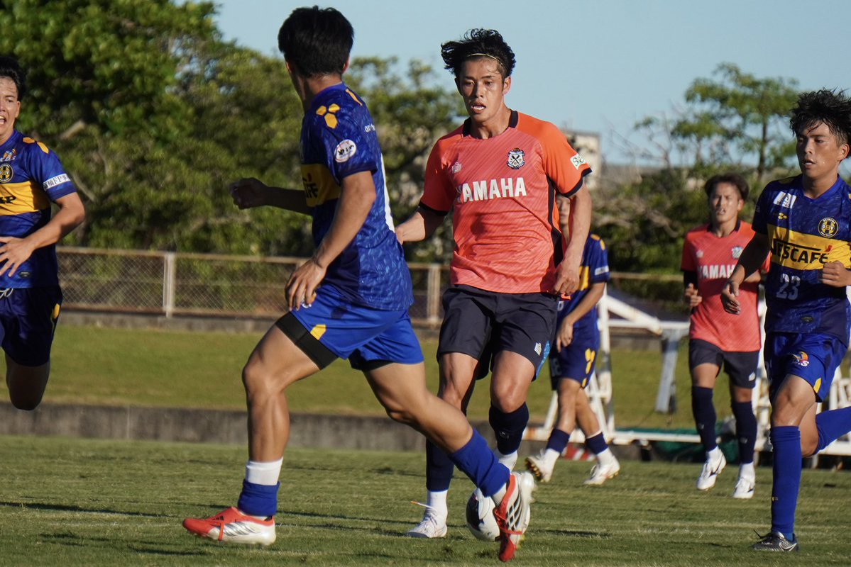 fbvps0930's tweet photo. 【沖縄キャンプ3日目】
午後は沖縄SVとのTMへ。結果は3-3ドロー。試合後、秋葉監督にお話を伺いましたが、厳しめの総括でした。
ただ、同時に満たさなければいけない基準が改めてハッキリしたこと、その中で殻を破りそうな選手も！ここから選手たちがさらにどう変化していくかがすごく楽しみです！
写真は良いアピールできたと感じた4人をチョイス！！（あくまで個人的な意見です！）
#ジュビロ磐田 
#沖縄キャンプ
#吉村瑠晟
#太田龍之介
#佐藤大樹
#西岡健斗