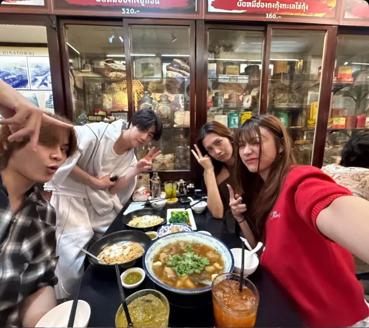 mycsnp4you's tweet photo. Finally an update from the gang together~
Good to see them enjoying their time, hope they also cooked something for us, I need some vlogs 😝🤞🏻 https://t.co/RpD9T8ex2a