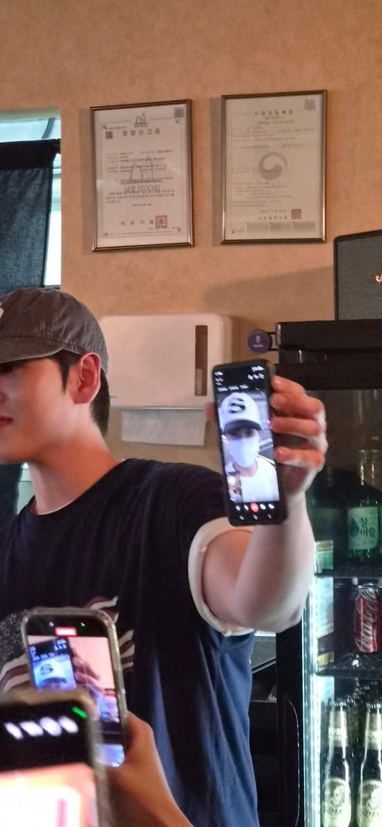 rabb_jin's tweet photo. 오늘 다시 한번 재입덕한것에 너무 감사했어요. 양일 처음으로 콘서트 갔고 동행 로하언니들과 함께 산하 얘기도 하고 맥상맥하에서 산하도 보고(?)
어려서는 덕질하면서 후회되는 일 많았는데 이번에는 후회보다는 행복한 일이 가득해서 좋아요. 다들 오래 봐요 ㅎ https://t.co/nBMgrRKsji
