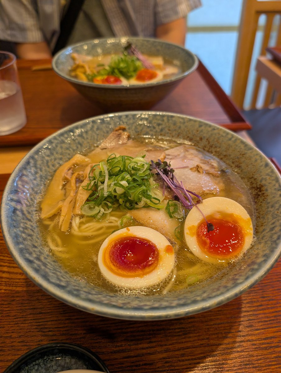lip_slide's tweet photo. 煮干そば鶏そば 藍 新富町店
淡麗煮干しそば特製1300円
京都のお店が東京進出。
APAホテル隣接。
たぶん、京都と同じ味だったと思います。
旨かった。 https://t.co/QwuUI5JcWV