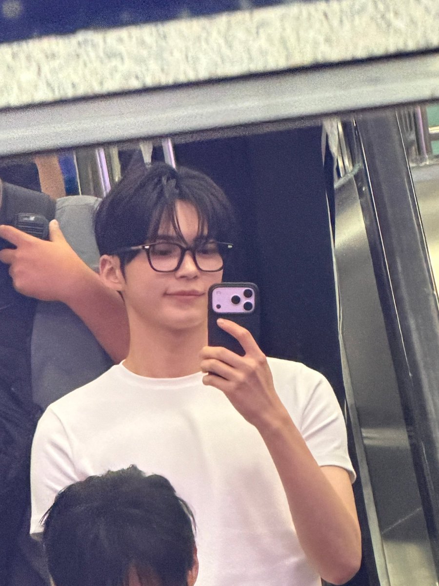 neulbinnies's tweet photo. ouhhh he fought back😗 https://t.co/AC6rUMr52I