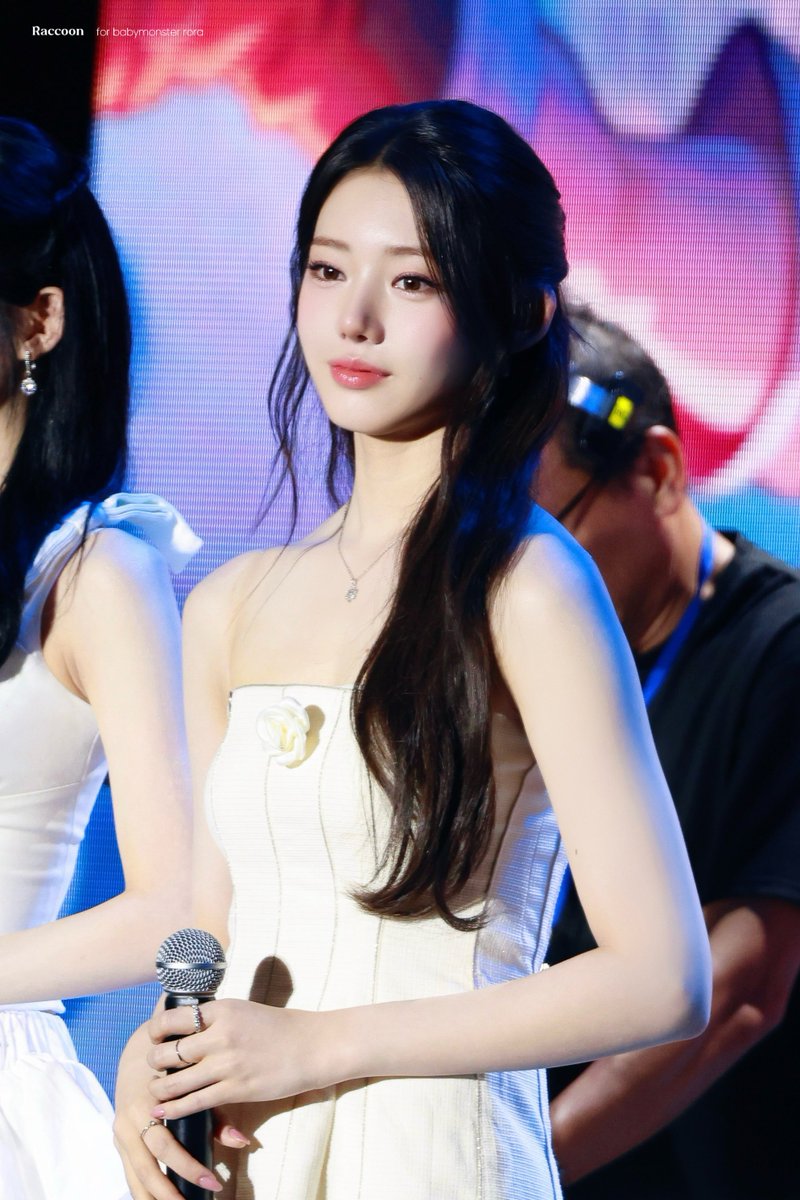 Raccoon_rora's tweet photo. 260705 Bangkok Carnival

이뻐

#RORA #로라 #이다인 #BABYMONSTER #베이비몬스터 https://t.co/emILZEX7JJ