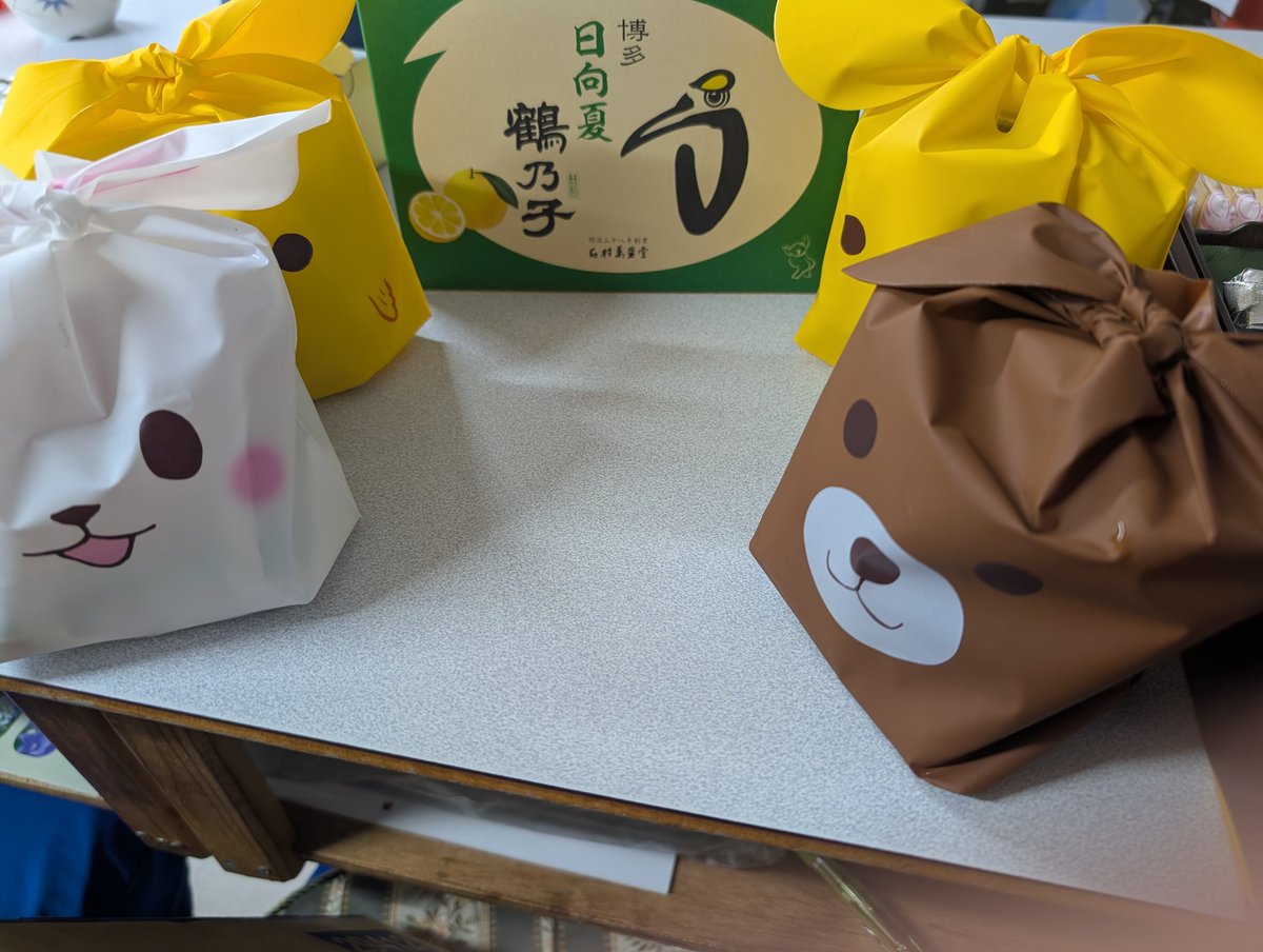 kumapapi1119's tweet photo. 職場にお土産ー（笑）くまだったから持っていった（笑）
そして、短冊に「くまになりたい」って書いたら、みんなドン引きしてました（笑） https://t.co/Wl16Niv0Uf