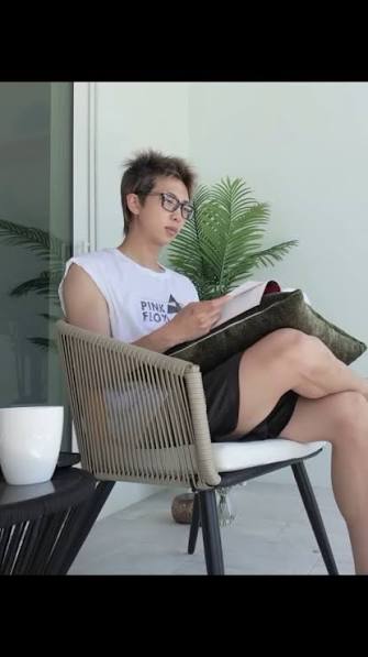 AuslanderUK's tweet photo. @postcode_613 I feel you. I'm way too old for this level of delulu but don't seem to be able to fight it when it comes to Joon. He's too perfect a combination of intelligence, eloquence, goofy nerdiness, innocence and intensity. Add in the devil voice, dragon eyes and dimple smile. I surrender https://t.co/Mv2bYT8mqE