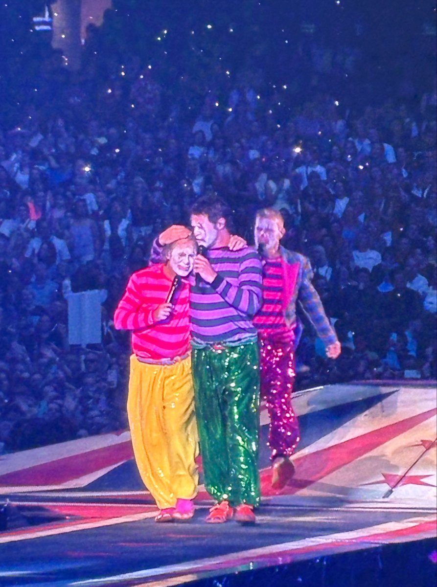 suesmith1465's tweet photo. My favourite clowns ❤️🤡
Thank you for every moment of every show …what a time you have given us
My heart is full of love and gratitude @GaryBarlow @takethat @OfficialMarkO #howarddonald #circuslive ❤️🙏 https://t.co/3dsCyfzs3j