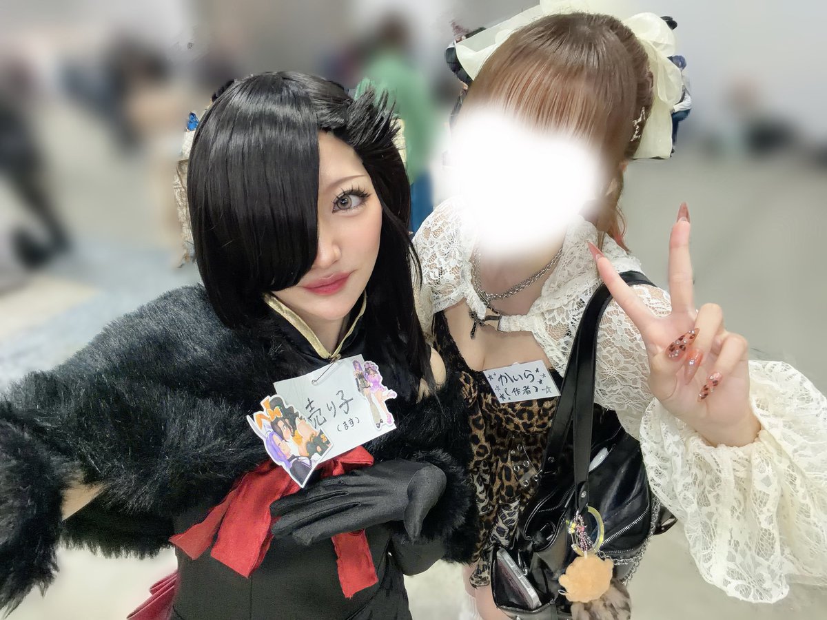 ts_msms9's tweet photo. イベントお疲れ様でした❕
かいら先生(@i_start_1209)の激ｶﾜ💖サークルで売り子しておりました❕
初めての売り子参加で 不慣れで多々ご迷惑おかけしてしまったかと思います😭すみません。。😭
お声がけや差入れまで頂けたりで本当にｯ嬉しかったです😭😭

お手伝いできて光栄𝐻𝑎𝑝𝑝𝑦 𝑑𝑎𝑦~🥀⋆ https://t.co/doF0nitChb