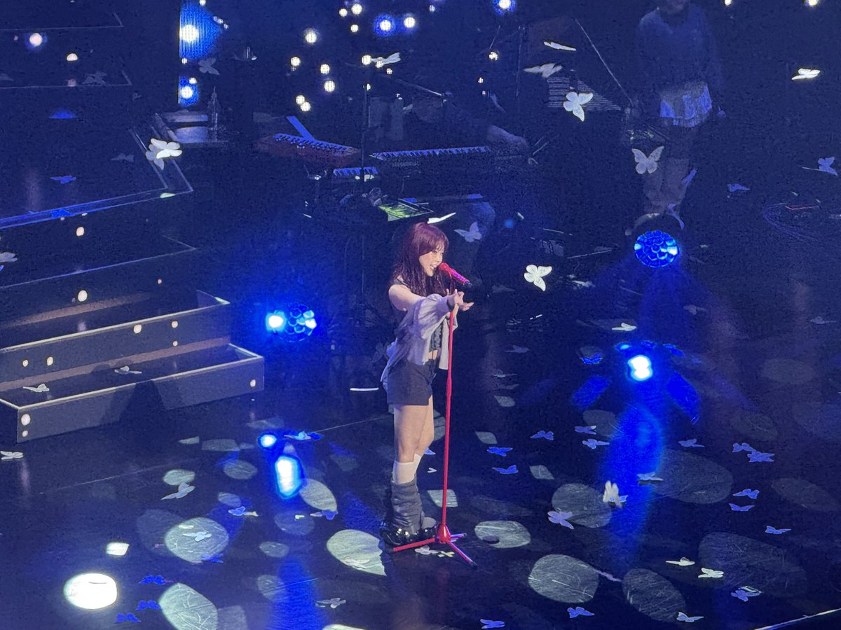 SHiMiChaTHEEND's tweet photo. アイナちゃんの新曲 Blue Shining Star

心地よい音と歌声が素敵

LIVEでも楽しめて最高でした😊

#BlueShiningStar
#アイナジエンド
#PICNIC https://t.co/rt3wTwwmGk