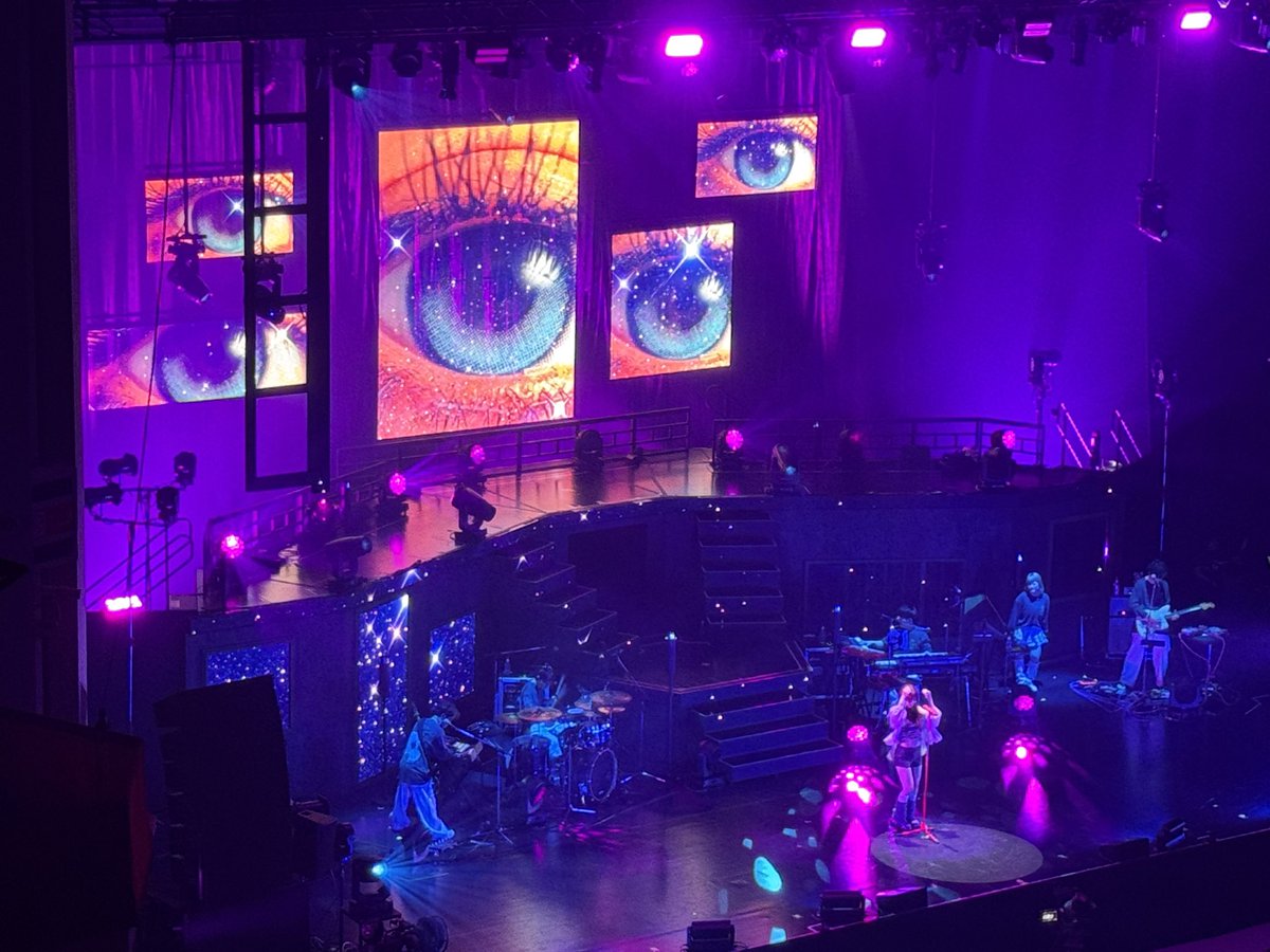 SHiMiChaTHEEND's tweet photo. アイナちゃんの新曲 Blue Shining Star

心地よい音と歌声が素敵

LIVEでも楽しめて最高でした😊

#BlueShiningStar
#アイナジエンド
#PICNIC https://t.co/rt3wTwwmGk