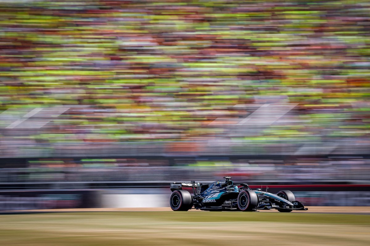 MercedesAMGPCF1's tweet photo. Come on, George, you can do it!

👊 https://t.co/6dDOtRqOOc