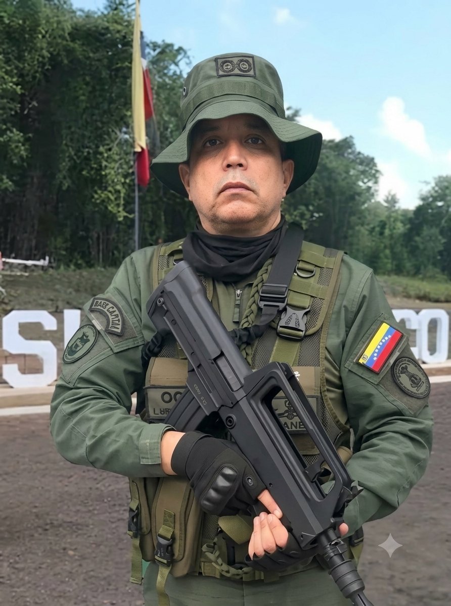 meridarebelde18's tweet photo. 🚨Mientras las familias intentan recuperarse del terremoto en Caracas y La Guaira, sus habitantes denuncian saqueos.
El G/B Idolando Reinoso Landaeta Comandante de la Policía Militar encargado de la custodia de estos edificios, donde efectivos bajo su mando se dedican a saquear. https://t.co/klwoFmZNW9