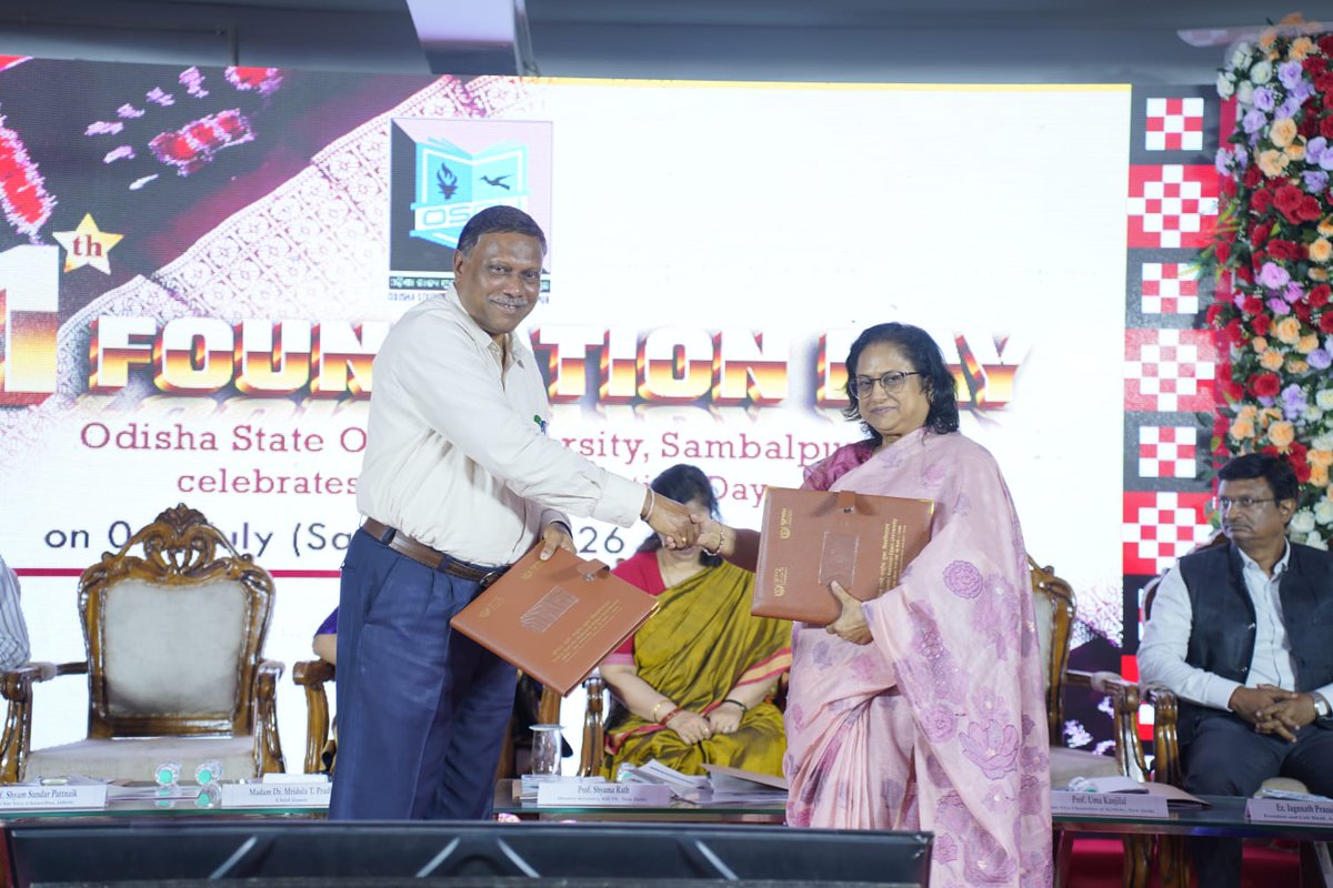 OfficialIGNOU's tweet photo. 𝐈𝐆𝐍𝐎𝐔 signed 𝐌𝐨𝐔 with @OSOUOfficial to strengthen collaboration in ODL. VC Prof Uma Kanjilal highlighted AI-enabled &amp; learner-centric education, after formalising the agreement with OSOU. 𝐃𝐫. 𝐌𝐫𝐢𝐝𝐮𝐥𝐚 𝐓. 𝐏𝐫𝐚𝐝𝐡𝐚𝐧 graced the occasion as 𝐂𝐡𝐢𝐞𝐟 𝐆𝐮𝐞𝐬𝐭 https://t.co/2MCsezpfWG
