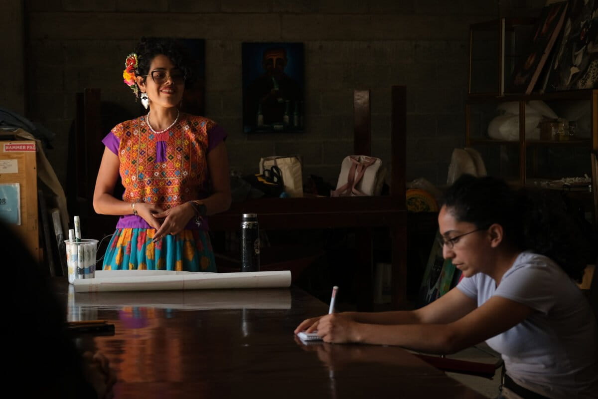 MongabayLatam's tweet photo. Seis mujeres indígenas de Ecuador, Bolivia, Perú, México y Colombia investigan biodiversidad, plantas medicinales, agricultura, educación científica y defensa territorial. Sus historias muestran cómo pueden unirse la ciencia y el conocimiento ancestral. https://t.co/NnTxLLwLoL https://t.co/GpCbKZ9rTC