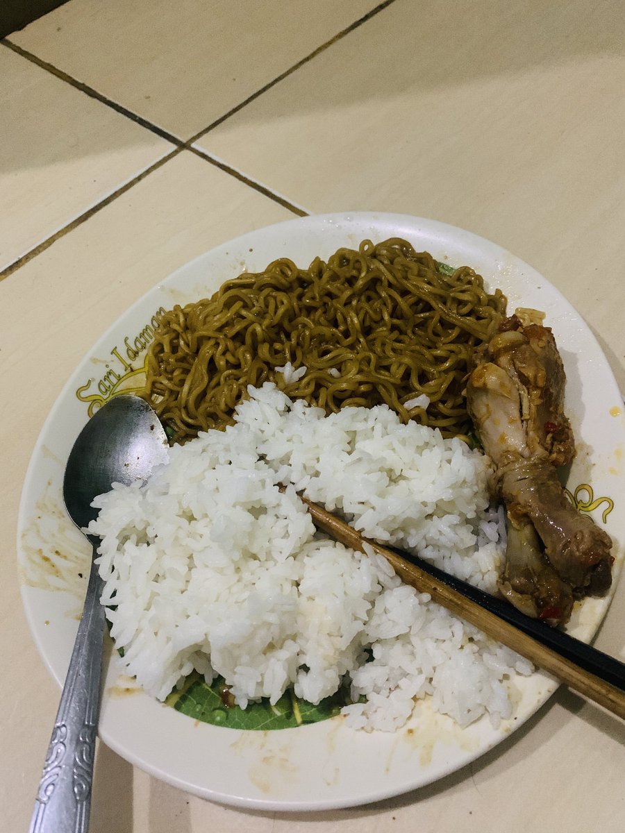 alvianavian's tweet photo. Believe it or not, ini sefruit achievement bahwa aku baru makan Mie instan lagi ini setelah 1 bulan yg lalu. 😌🥳

biasanya seminggu sekali 🤪

Selain anak kos, kelean makan Mie instan berapa kali seminggu/bulan ? https://t.co/igQjfizA7z