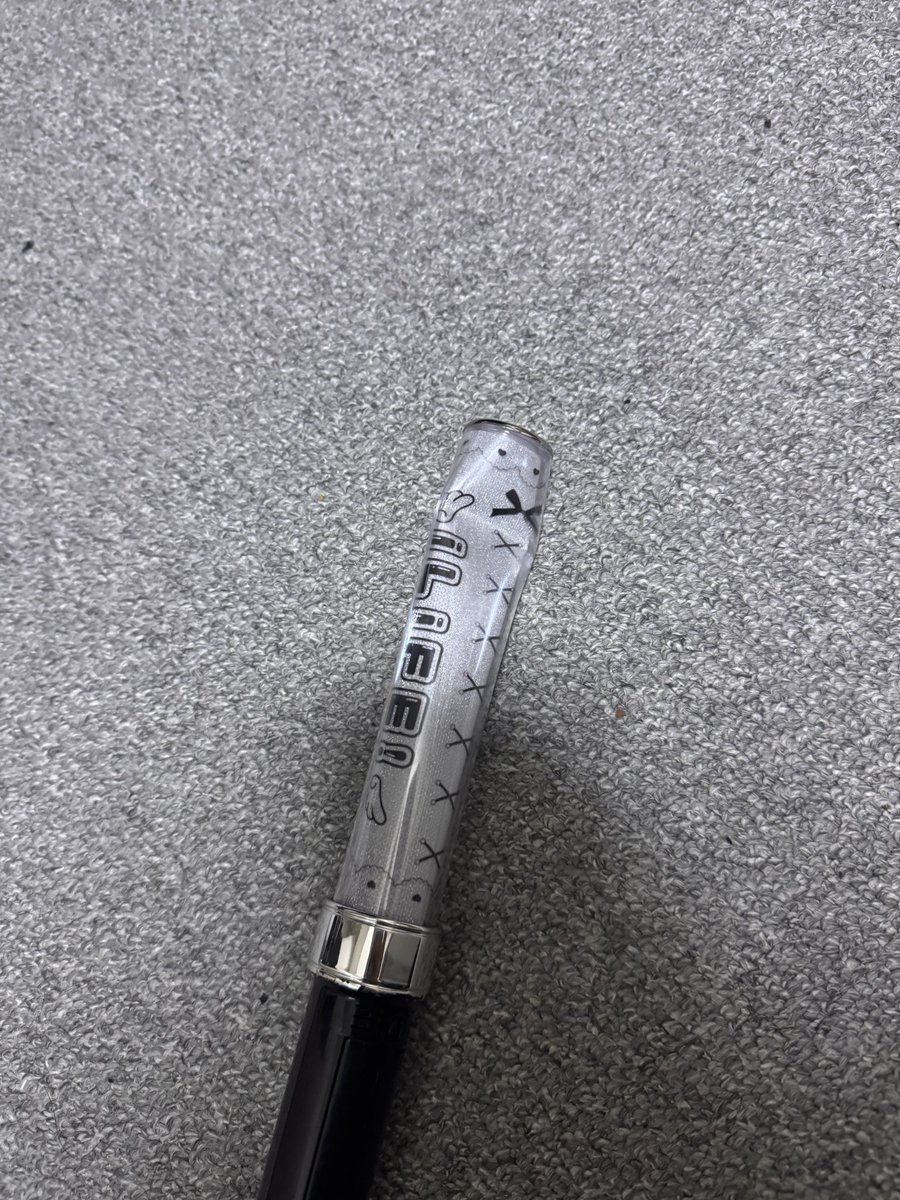 ilife_to_susumu's tweet photo. はぁ、
モッシュで後ろから人が突っ込んできて荷物踏まれたときだ、、
ほんとに最悪、、
モッシュが他の人を傷つけたり、他の人のものを壊していい文化なら消えてしまえばいいのに。 https://t.co/1KyGAbC22D