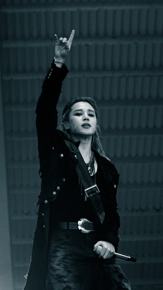 jmidolll's tweet photo. this jimin is for the history books https://t.co/Hf8smKShav