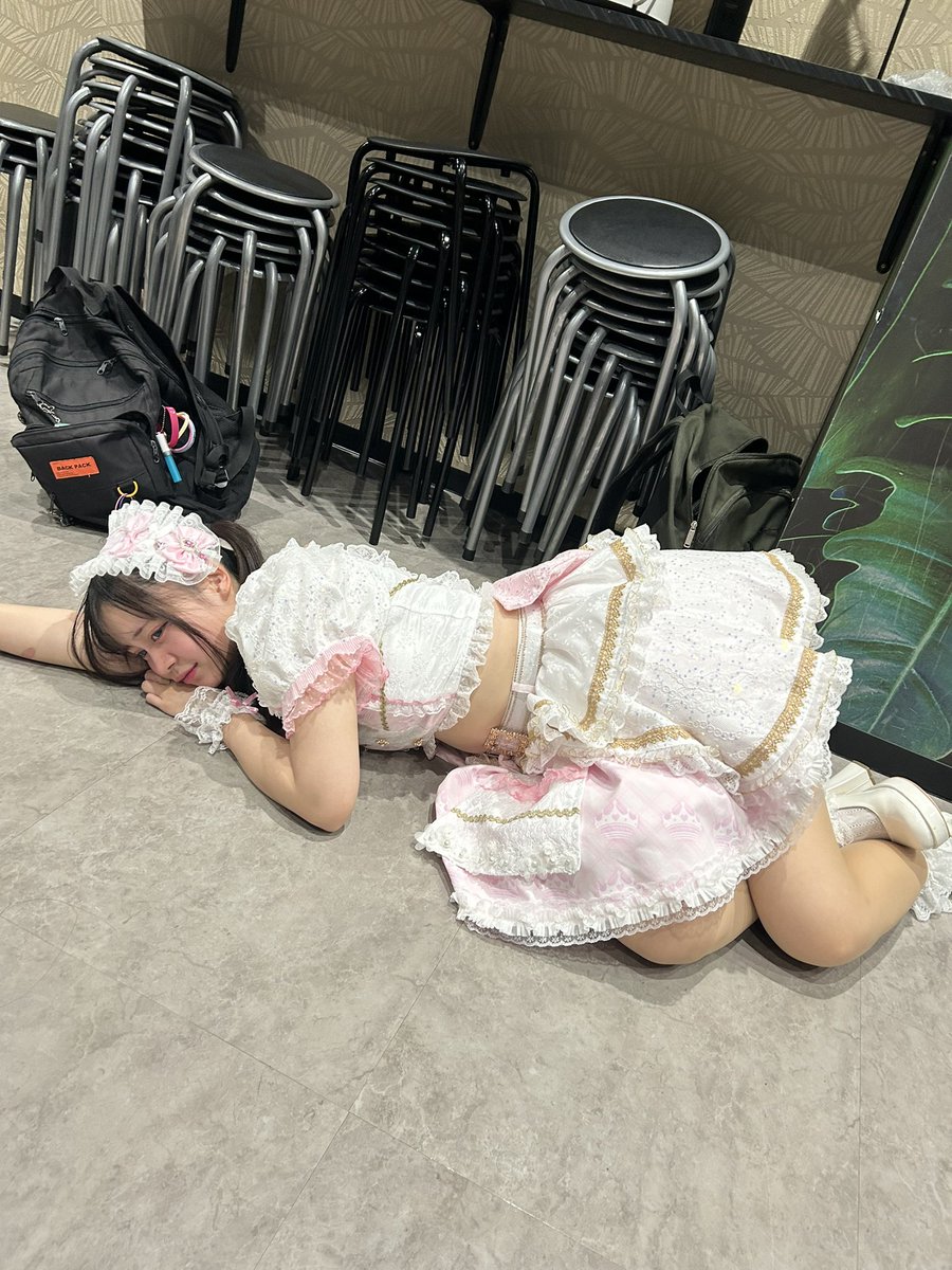 INJ0KiAY8F72685's tweet photo. 7/5GALAXY 今日のちゃまりん　プリンセスは眠らないっ！ぴんく色担当桃咲くれあちゃん　

#プリねむ
#くれあのチョコレート
#Tryme
#アイドル
#秋葉原 https://t.co/IhXt18wb2e