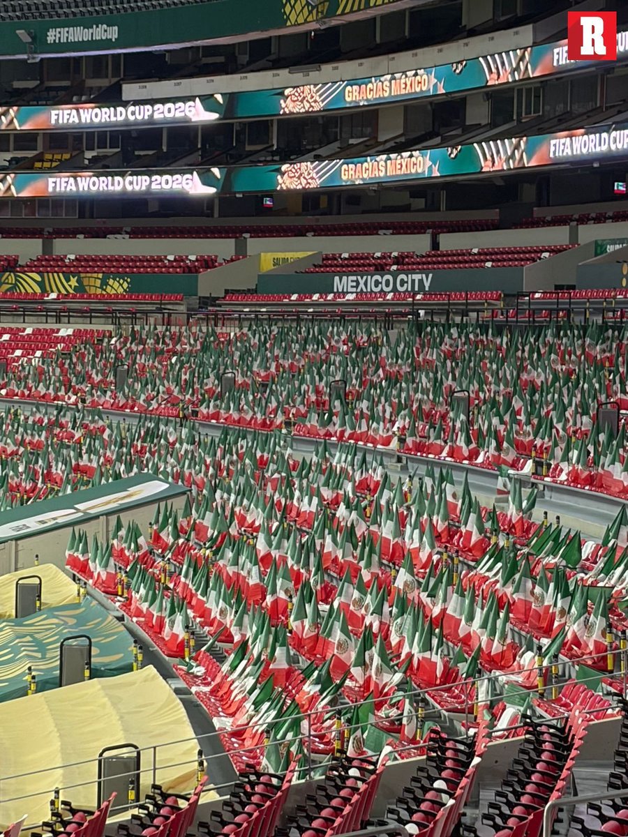 ActuFoot_'s tweet photo. Un drapeau mexicain a été placé à côté de chacun des 87 000 sièges du stade Azteca. 🇲🇽😳 

Les Anglais vont vivre UN ENFER ce soir. 

📸 @record_mexico https://t.co/nWUOe6ozwN