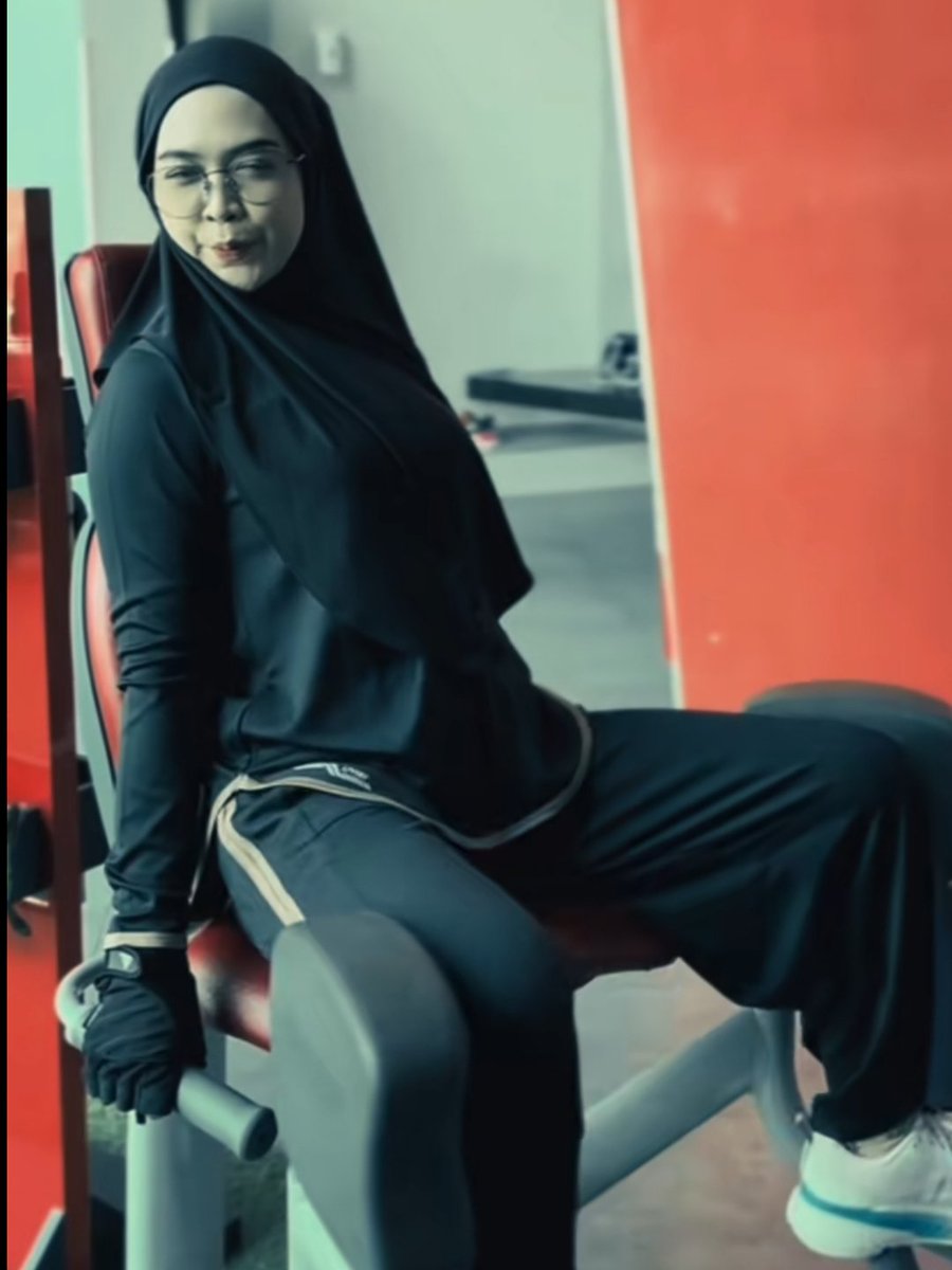 komviral_'s tweet photo. UHH ENAK NI RIA RICIS 💦https://t.co/HMHpBP78p7 https://t.co/vaIlbKCh5V
