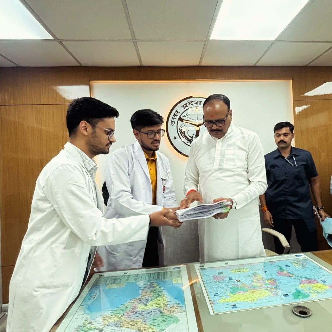 txxshhrr's tweet photo. @VoiceOfInterns_ We even met with Chief Minister @myogiadityanath and Deputy CM @brajeshpathakup of Uttar Pradesh. They said they will increase our stipend but still there hasn't been any action. We request them kindly to increase our stipend. 
#uttarpradeshinterns #stipendhike https://t.co/TZlXUJwXRB