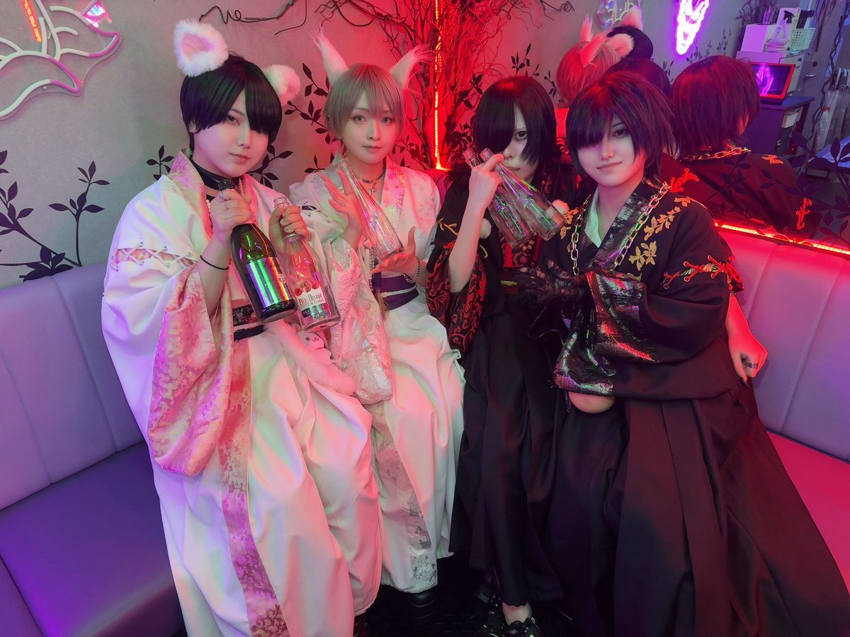 denvi_cafe's tweet photo. 本日もご来廊＆遠隔ありがとうございました🪭 

明日は店休日です💤
【7/7（火）降臨予定】
夜斗/千羅/悪/結仁/すず

 ⏰18:00〜23:00 
堕ち人様のご来廊お待ちしております⚡️ 

#男装コンカフェ #男装 #コンカフェ https://t.co/eLZlgglbph