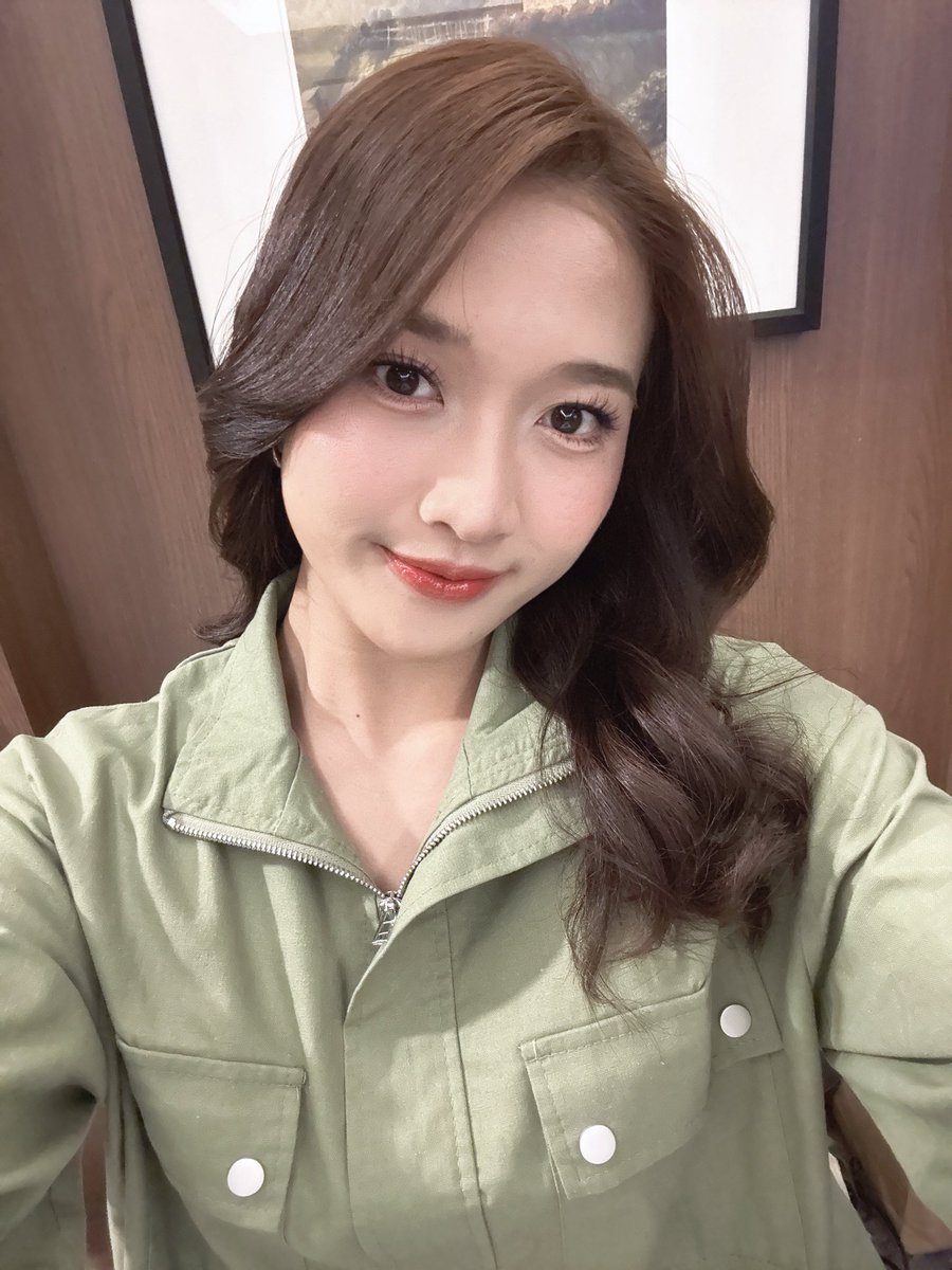 C_OnielJKT48's tweet photo. makasih banyak untuk ofc event bareng Sukro Oven!!! sampai ketemu besokkkk di Cak Durasim theater passion 200%💚💚 https://t.co/b0ZHzD32iY