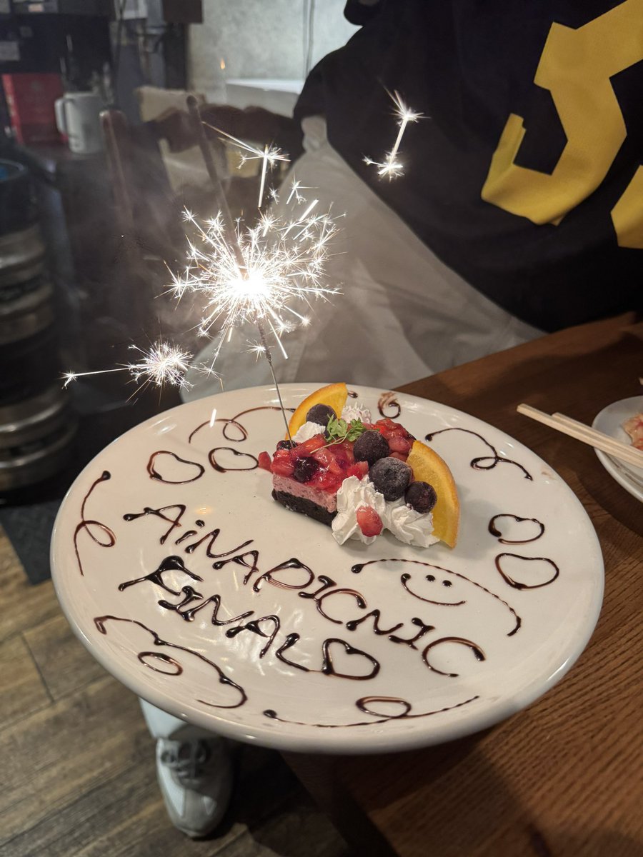 SHiMiChaTHEEND's tweet photo. アイナちゃんのLIVE
毎回参加するたびに、感動が超えていくんだよね
チーム力があって、LIVEを最後まで楽しませる環境が素敵です😀

次回のツアーも新曲も楽しみにまってます

#アイナジエンド
#アイナ渋谷
#PICNIC https://t.co/Jh3PoVh5Am