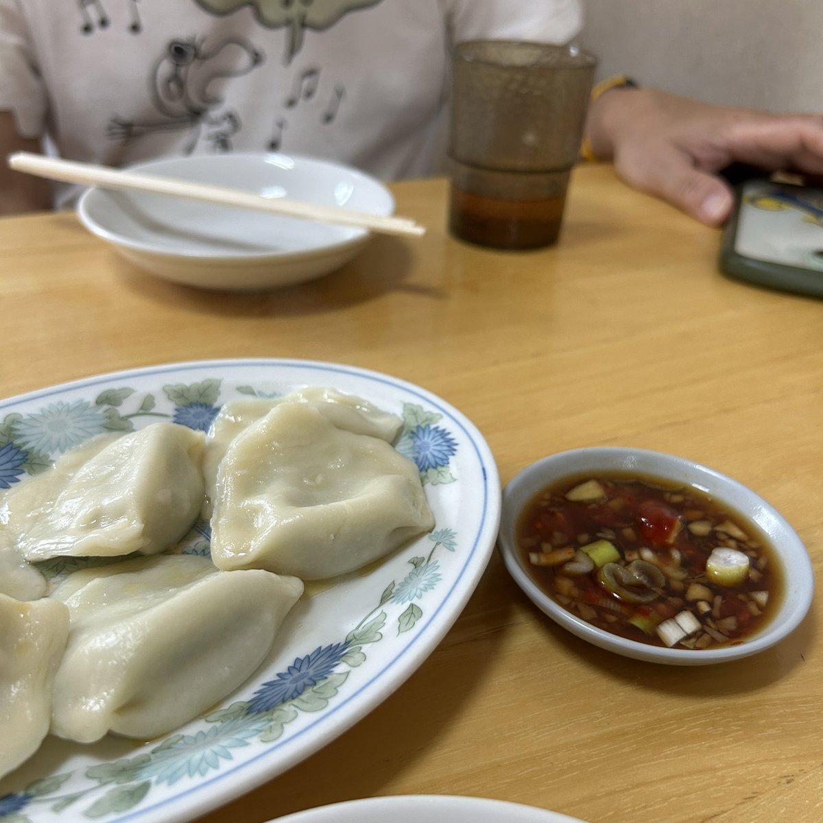 JujubeRoll's tweet photo. 台湾おばちゃんの店に行ったら
いつも以上の大繁盛！！すごいテレビ！ https://t.co/O4PtwunxId