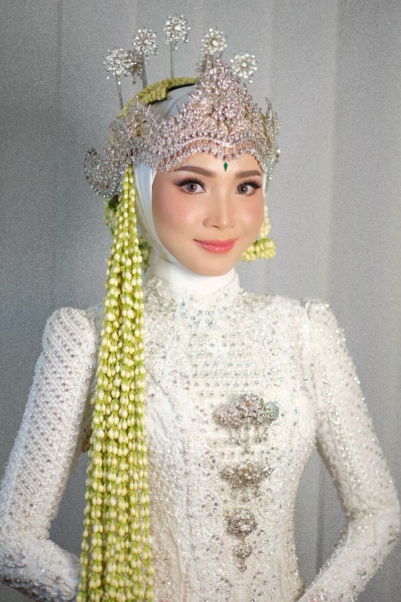 cloudysnowys's tweet photo. h-7 wedding rajin maskeran pakai masker ini beneran ga numbuh jerawat samsek makeup jadi cakep, nempel, flawless... GOOONG 😭🫶🏻 https://t.co/SAELFzBOS0