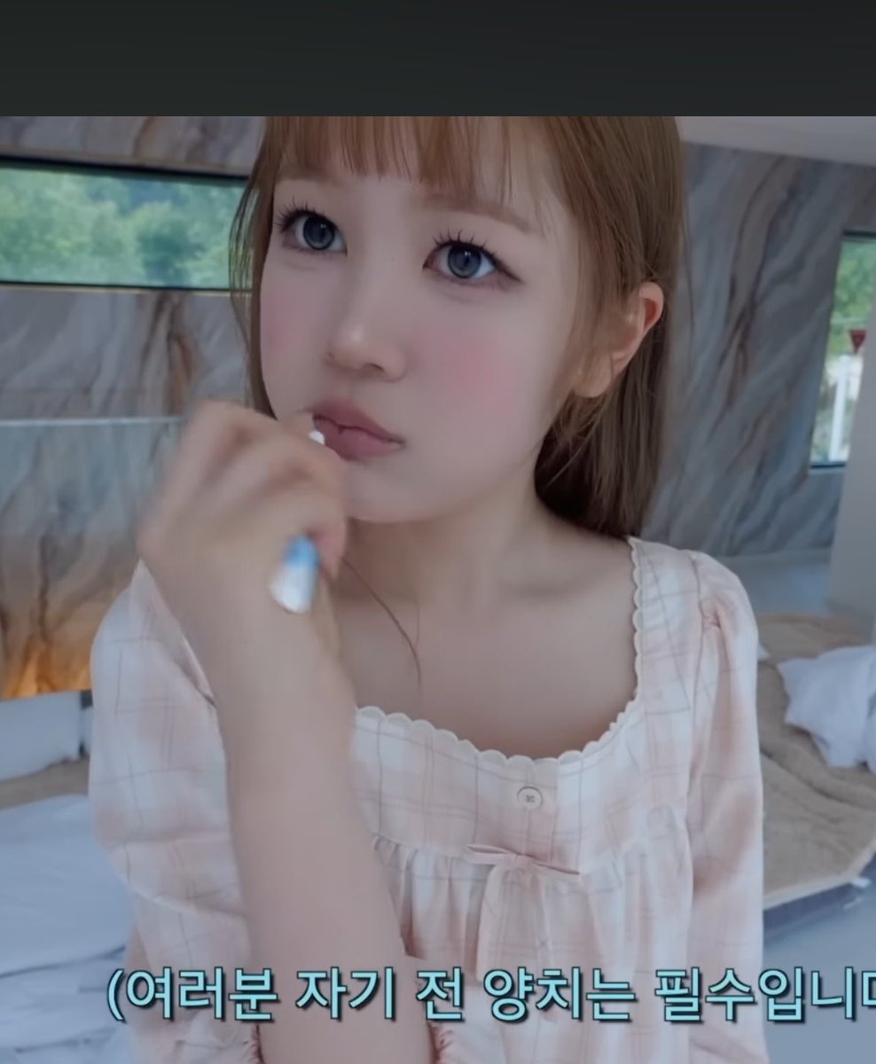 v4lleryne's tweet photo. dd yeon sikat gigi #YE_ON #Hearts2Hearts #H2H #LemonTang https://t.co/nDrRyvQZOf