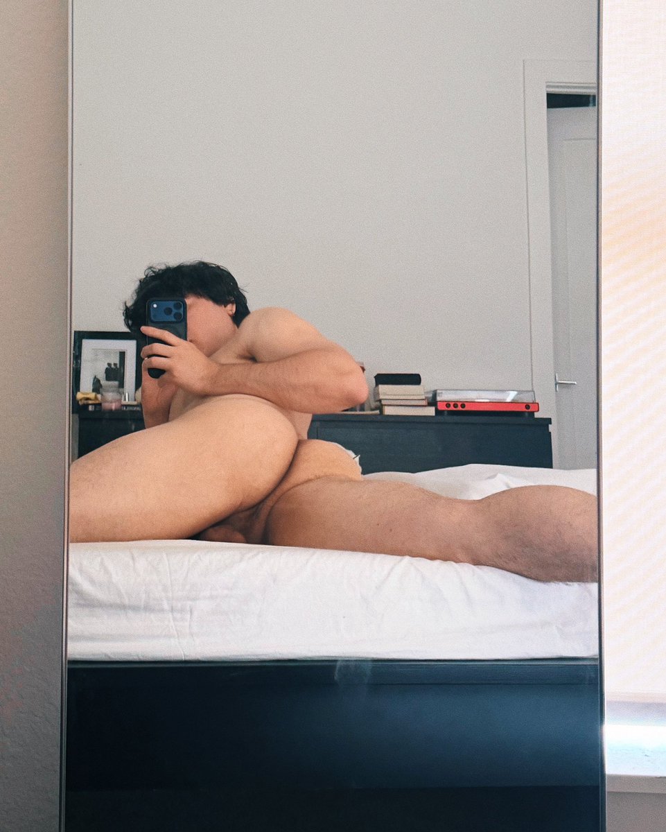 pvnknarcissus's tweet photo. bed head https://t.co/rKzZ8cdryp