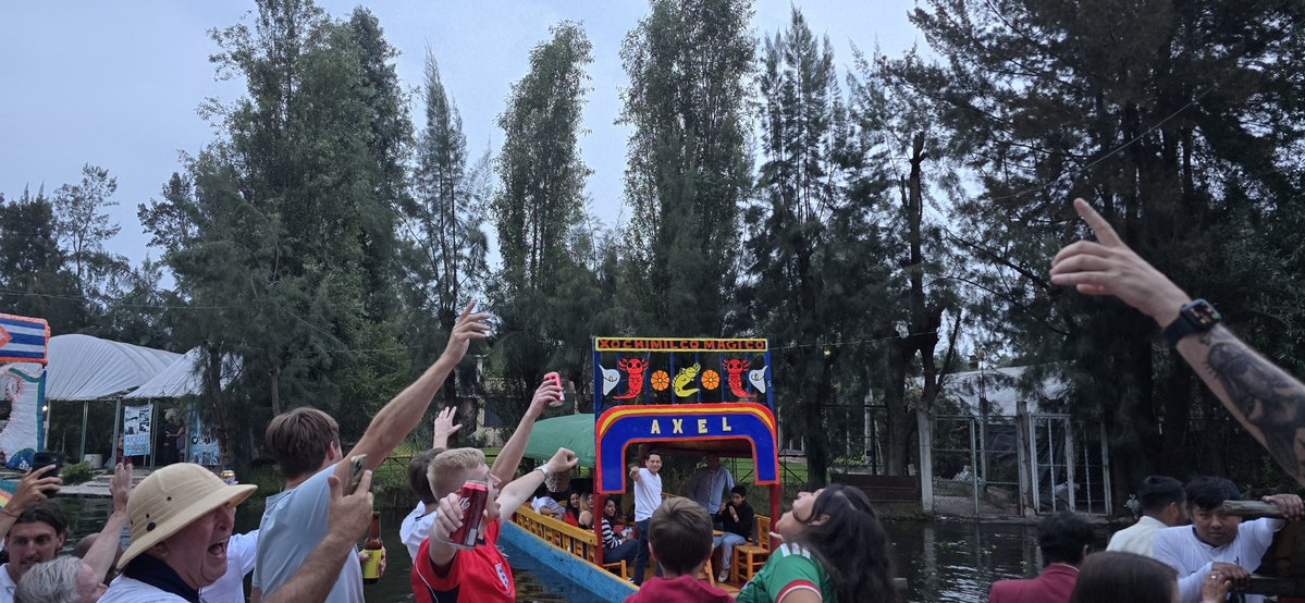 EnglandBlock109's tweet photo. Brilliant night yesterday at our Xochimilco Booze Cruise.

Now onto match day....Come on England 🏴󠁧󠁢󠁥󠁮󠁧󠁿🏴󠁧󠁢󠁥󠁮󠁧󠁿🏴󠁧󠁢󠁥󠁮󠁧󠁿 https://t.co/6PU5EZ48qe