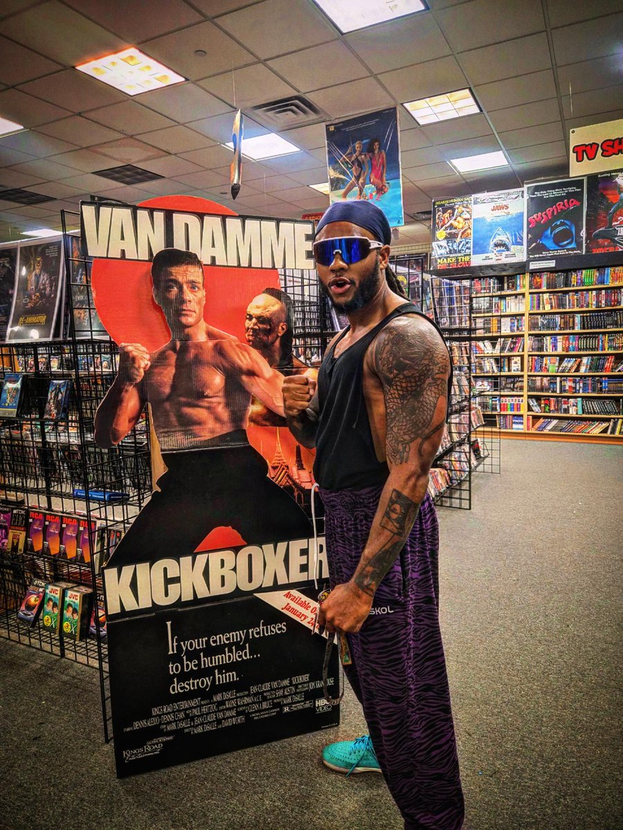 TheNoveliss's tweet photo. @StaticTapeVideo 🔥🔥🔥 Long Live Physical Media ❤️🤙🏾 https://t.co/jpOPlUW10Y