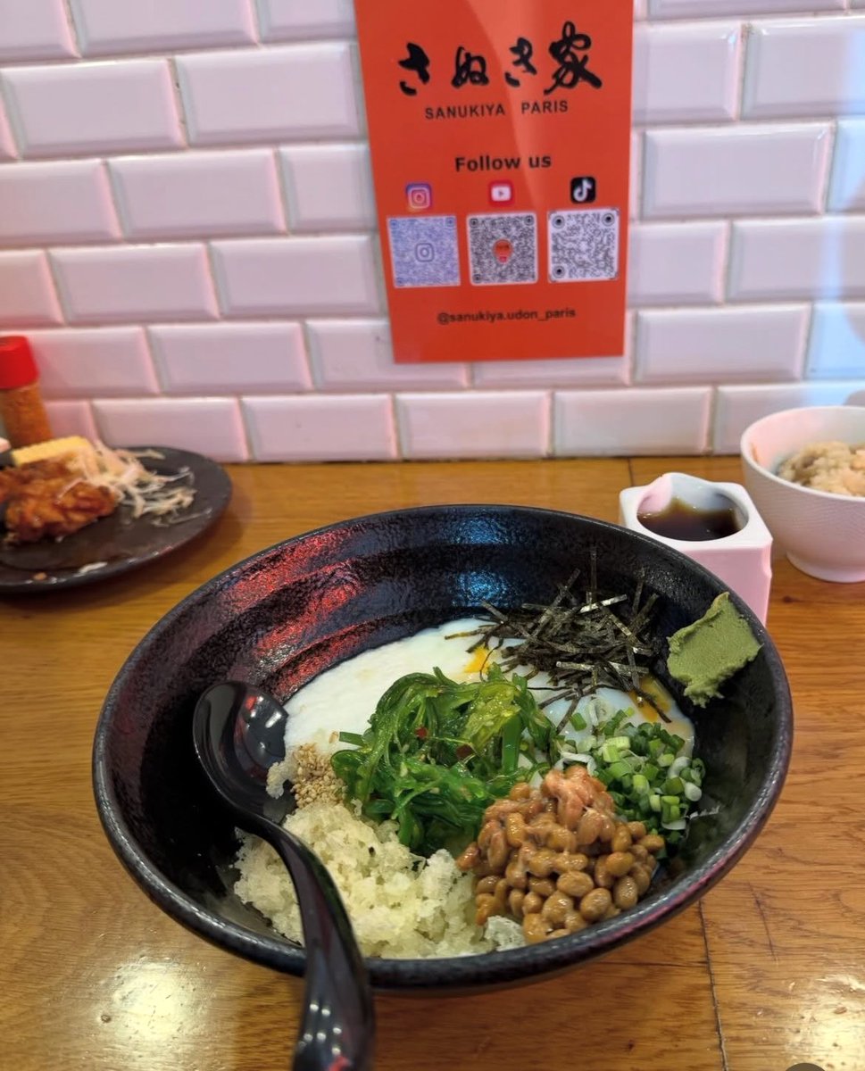 logu235's tweet photo. ムジンさん達パリでうどん食べたのね🇯🇵
店名がさぬき屋だなんて…なんか嬉しくなる〜🥰‼︎

https://t.co/yuw5blo501 https://t.co/my40xuzd2W