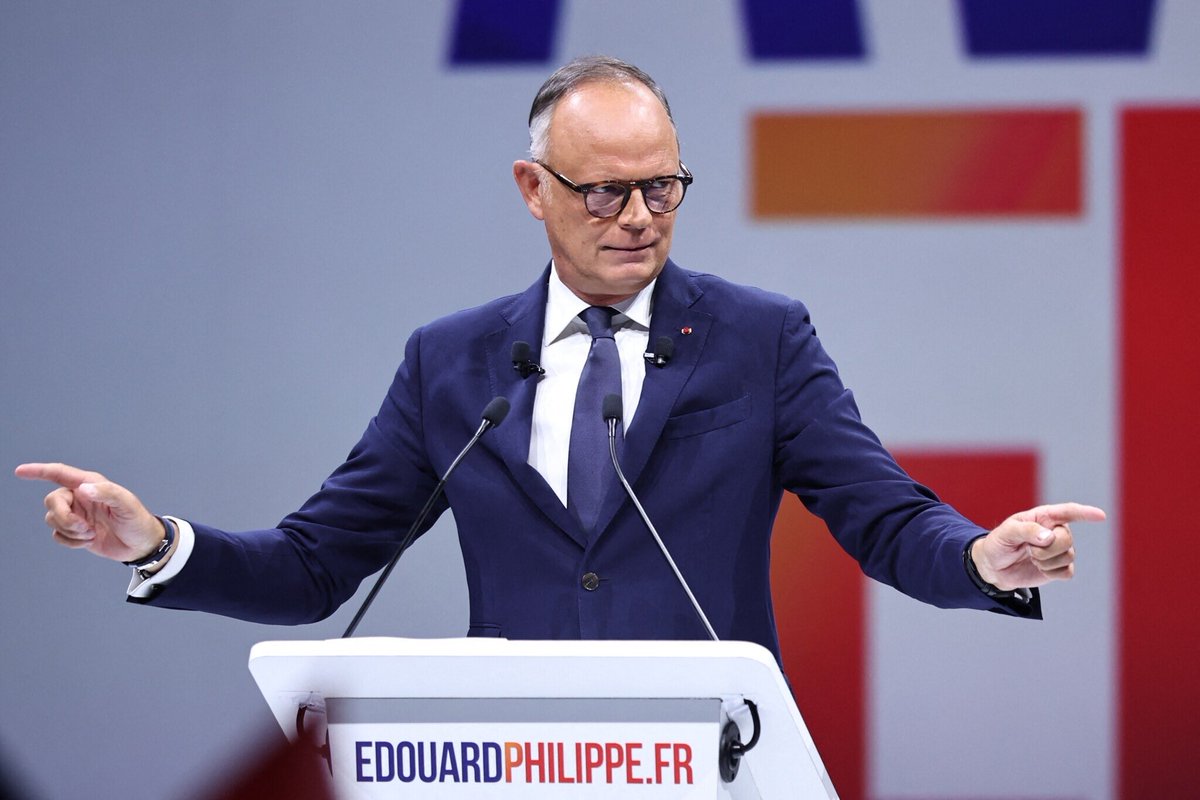Cap2027_'s tweet photo. Édouard Philippe dévoile son slogan de campagne à la fin de son meeting à Paris : "Croire en nous"

#Présidentielle2027 https://t.co/Wsdny8QbeD
