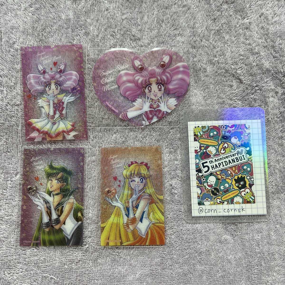 corn_cornsk's tweet photo. 【交換】 美少女戦士セーラームーン セーラームーン ファミマ クリアカード

譲▶︎画像1枚目

求▶︎サターン（Kiss ･ 笑顔）
       マーキュリー （Kiss）

郵送希望です。
追加購入分重複したのでまとめての交換を探しております。
お気軽にお声がけください。 https://t.co/8fIfFwEQ3d