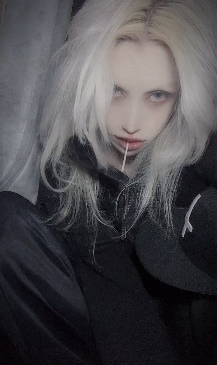 xxxBAD_iT_'s tweet photo. ぶれ☻

あえるの間隔があくと より
色んな事思い出したり考え直したりする瞬間も増えるというか深くなる気がするゅ

差入れでくれた物を手に取った瞬間､文字を読み返した瞬間も
記憶を鮮明に巻き戻してくれたりする👁

って思ってたら
おれもしっかりBADｨに呪われてるなって🫦∔∔.

きょもあーと https://t.co/pldljAgT79