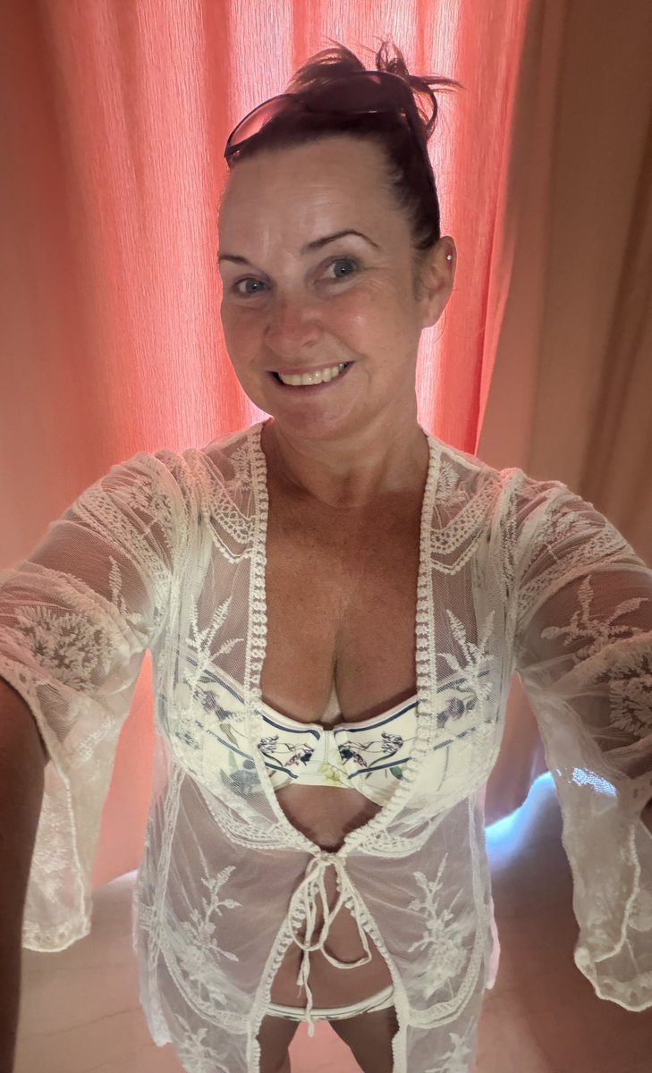 ___Lesley___H's tweet photo. Beach day ready 🏝️☀️👙 https://t.co/AaX0hHjroJ