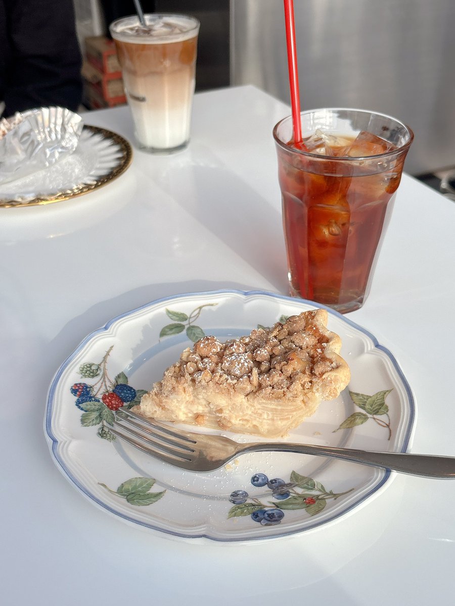 h__amane's tweet photo. 最近アップルパイにプチハマり中🍎

ここは代官山のカフェでもう何回か行ってるんだけど、パイがめちゃめちゃ美味しいの…> ̫<♩
上にザクザクしたの乗ってるタイプすき🥺

アップルパイ美味しいお店探索したい〜૮ .  ̫ . ა ⸝꙳

#カフェ巡り https://t.co/fM8BOrLik2