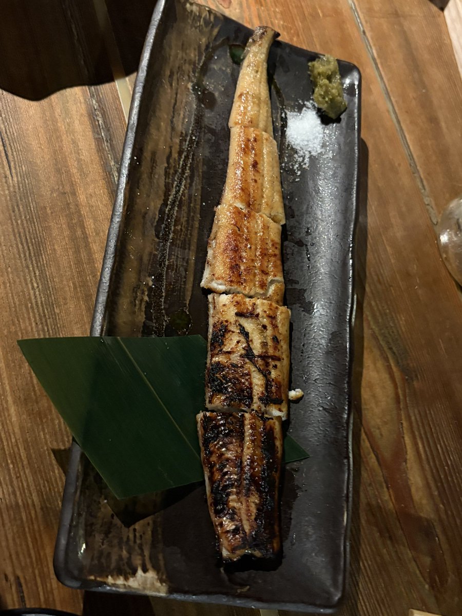 actyza's tweet photo. サーモンと肉と鰻とレバニラ(食べ放題) https://t.co/AGl1NfEWw2