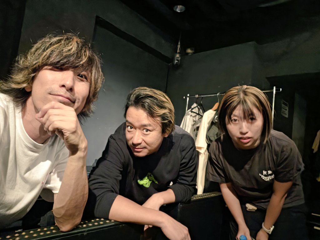 aokisatoshi_Gu's tweet photo. 吉田広大くんツアー初日東京公演大盛況&amp;大熱狂の渦の中完。
広大くん歌も踊りもキレッキレ！僕もつられて踊ったらケーブル絡まりまくってもたが、、皆さんの顔見てたらえーライブと確信♪楽しかったーよー笑った！初日のドキドキご一緒してくれたえー顔祭りの皆さんありがとー💐
明後日は福岡🔥 https://t.co/IgHUW0M74r